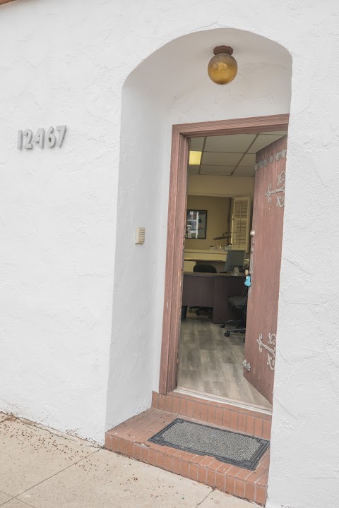 Arched street-level entrance to the Washington Boulevard location