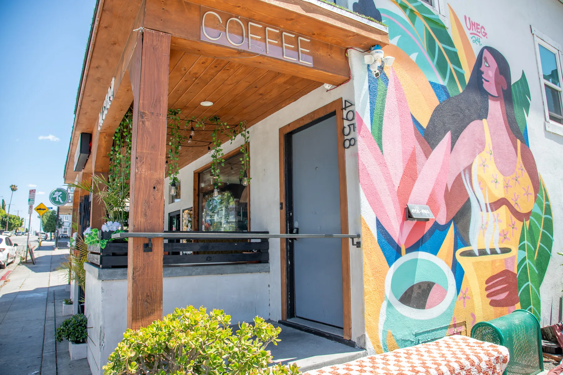 Outdoor tables at the Melrose coffee shop
