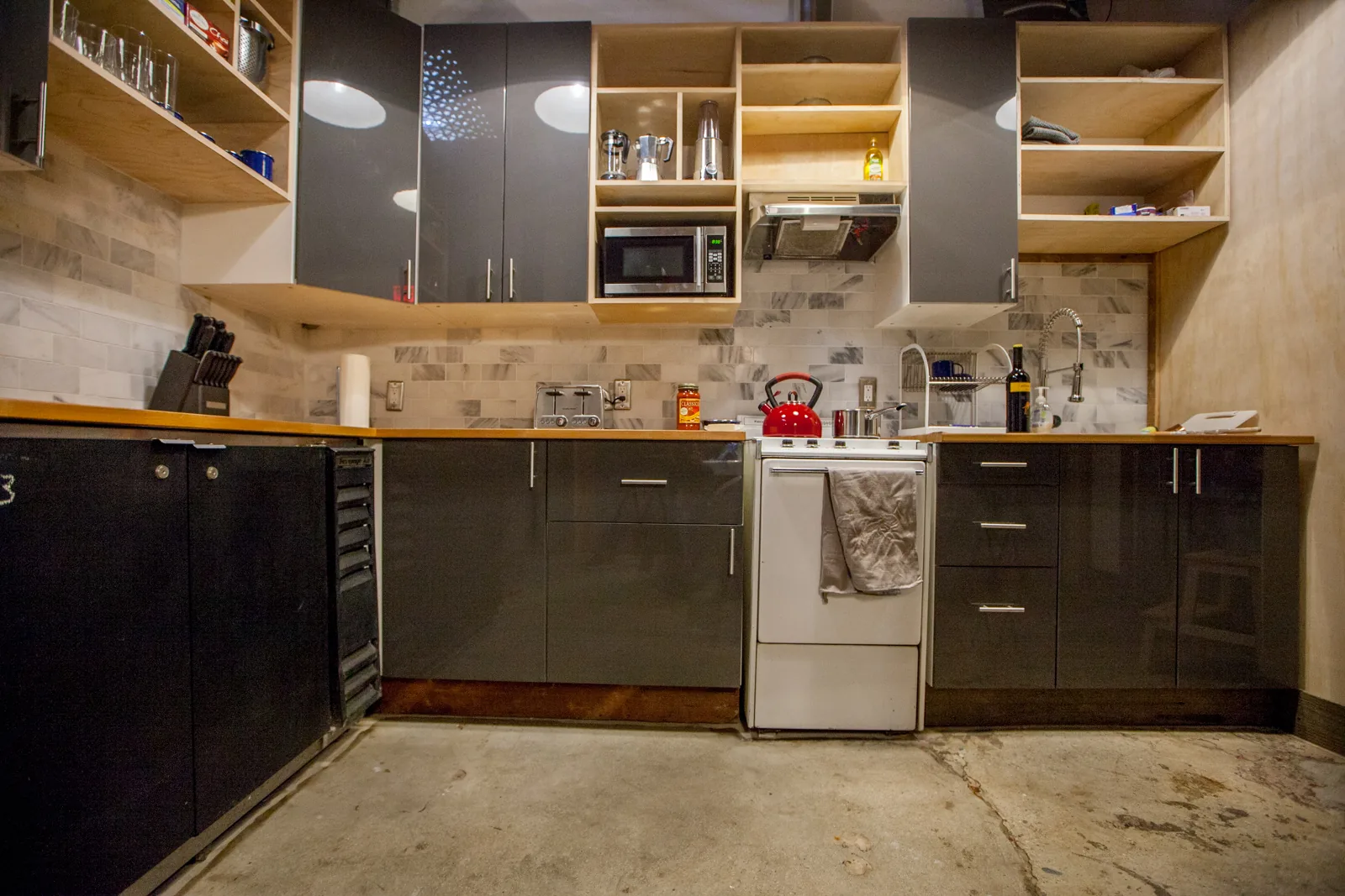 Silver Lake full kitchen